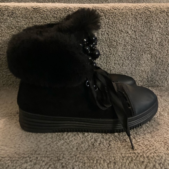 Worn Twice!! In Excellent Condition!! Ninety Union Warm Sneaker - Picture 6 of 10